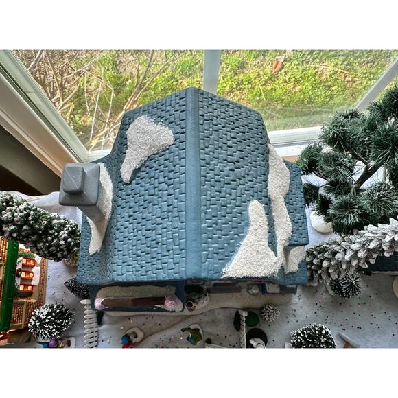 Christmas Village Ice Cream Shop Blue Barn St Nicholas Square 2022 w/ Box Light - Picture 9 of 9